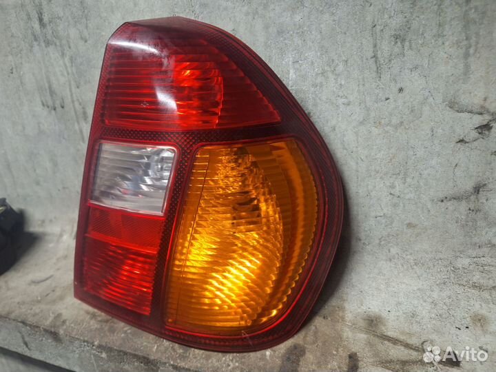 Задний правый фонарь Renault Clio 2 Symbol