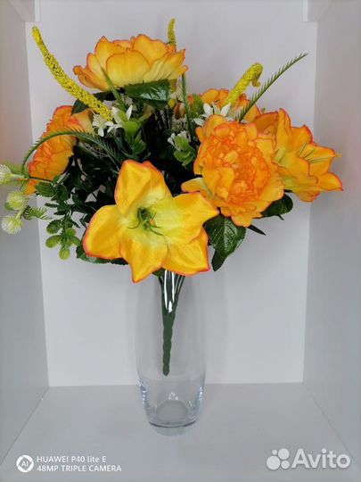 Букет пионов с гибискусами