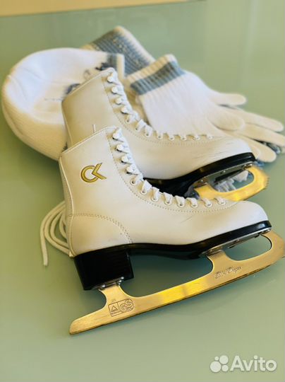 Коньки фигурные женские 36 размера