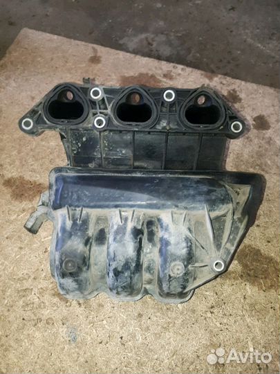 Коллектор впускной Skoda Fabia