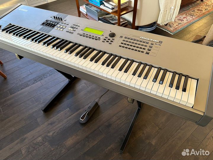 Синтезатор рабочая станция Yamaha Motif 8 (88кл)