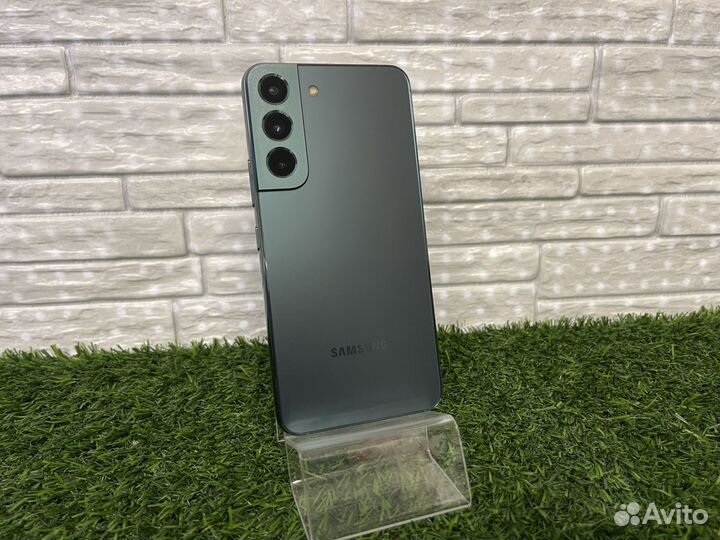 Samsung Galaxy S22, 8/256 ГБ