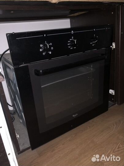 Духовой шкаф встраиваемый Whirlpool