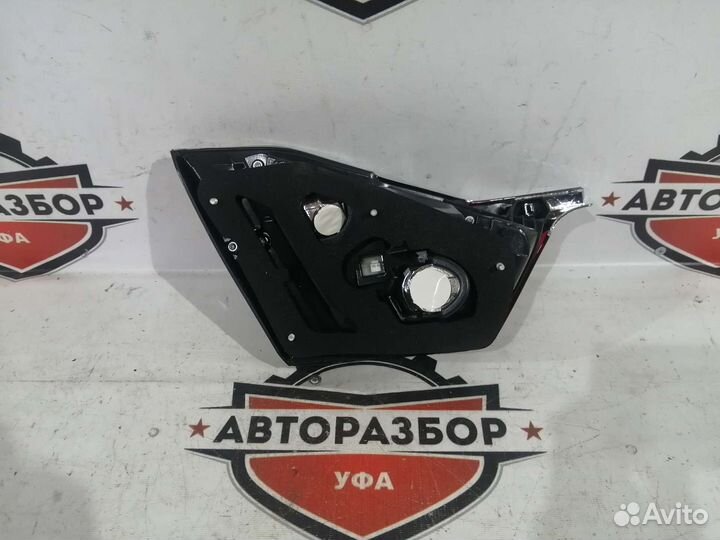 Фонарь внутренний правый toyota camry 50 15-18