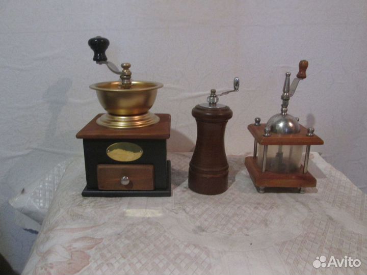 Кофемолка мельница.ваза из старой бутылки