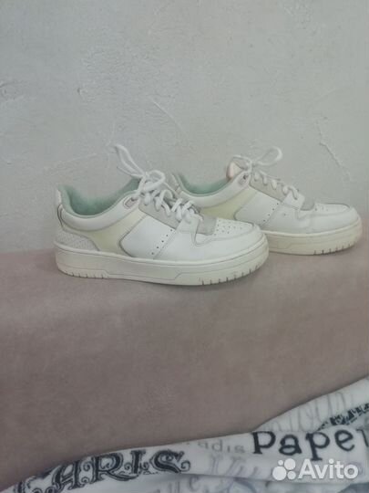 Кроссовки женские