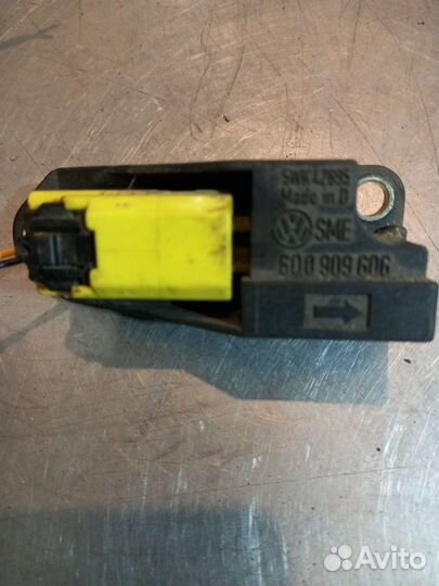 Датчики удара VW Sharan