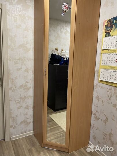 Угловой шкаф с зеркалом