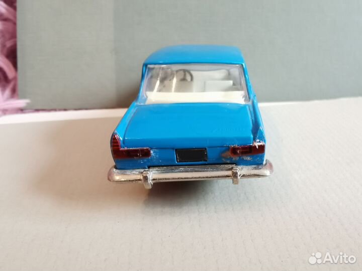 Москвич 412 А 2 без ми. Капот 2 зажима