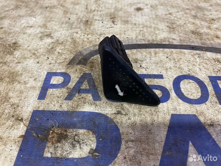 Кнопка багажника Фокус 1