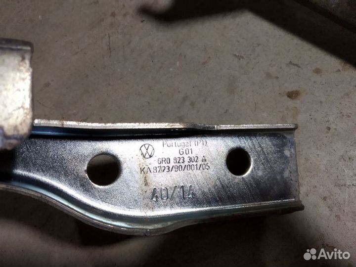 Петля капота левая Фольксваген Поло Polo с 2009