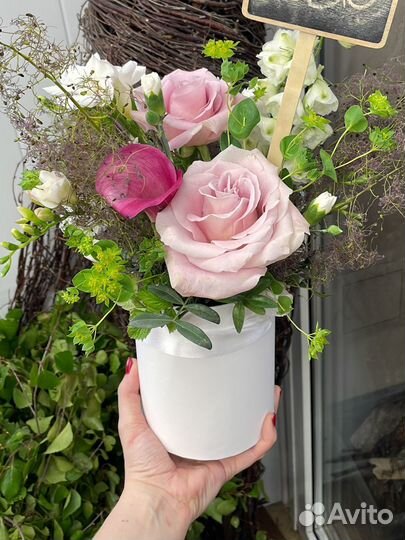 Цветы в шляпной коробке