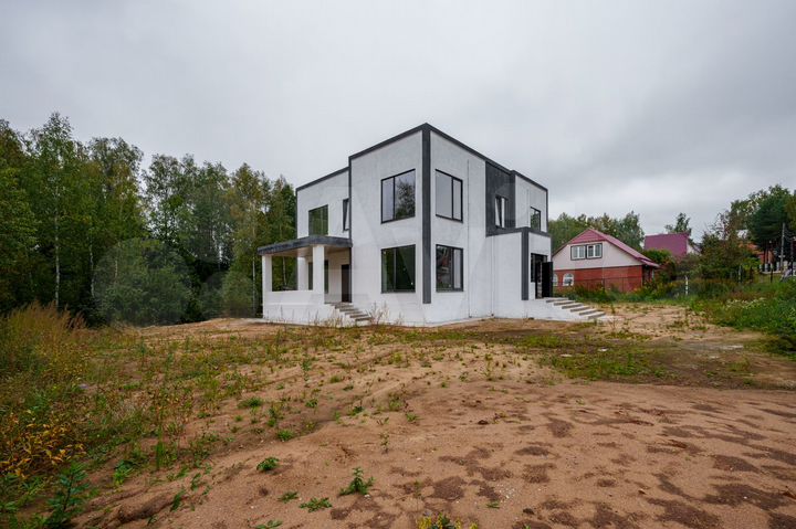 Дом 490 м² на участке 10,9 сот.