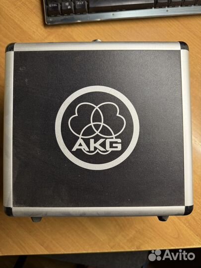 Студийный микрофон AKG C214