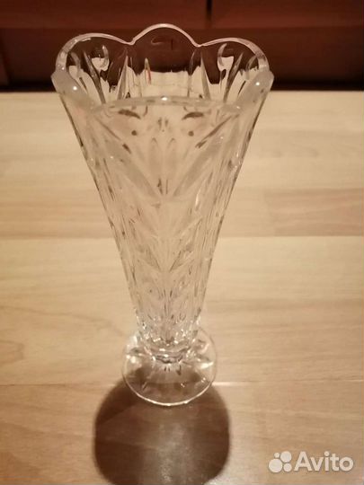 Вазы хрустальные и стекло, бокалы, фужеры