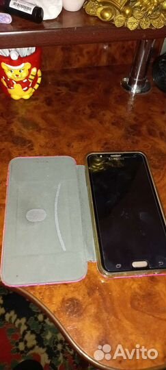 Телефон Samsung J7 NEO