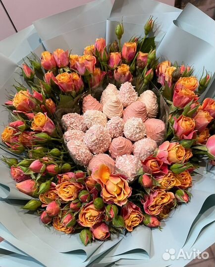 Фруктовые букеты из клубники и корзины