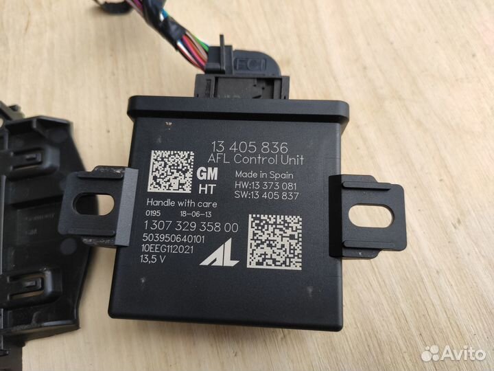 Блок управлением фарами AFL на Opel Astra J