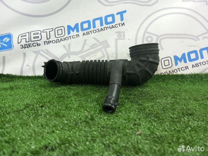 Патрубок воздушного фильтра Hyundai Starex H1