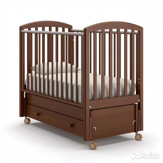 Детская кровать и комод Гандылян