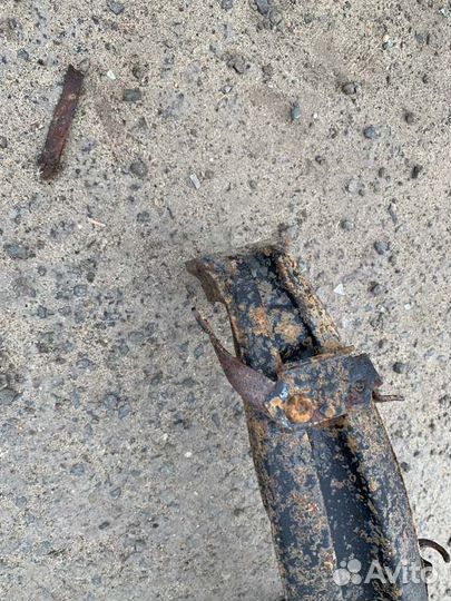 Кулак поворотный со ступицей передний левый