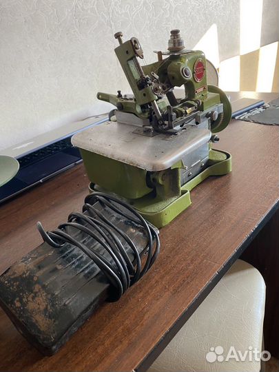 Швейная машинка оверлок