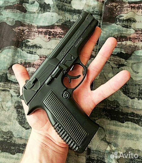 Модель пистолета Берета 92F с кобурой зажигалка