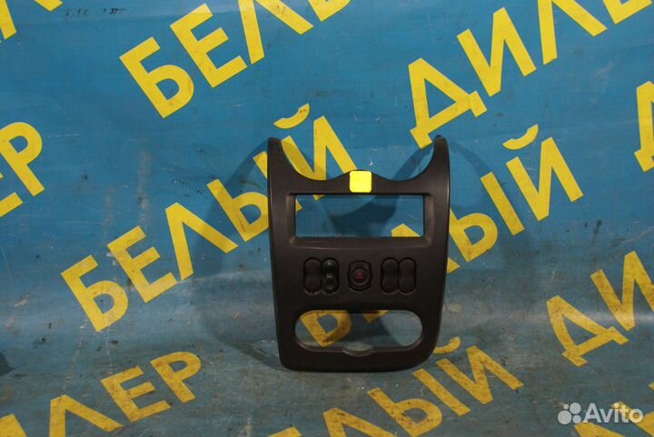 Рамка магнитолы Renault Logan