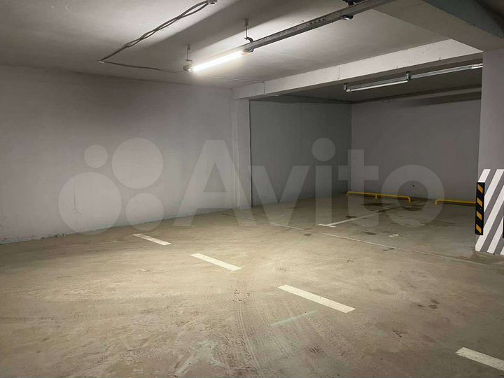 Машиноместо, 13 м²