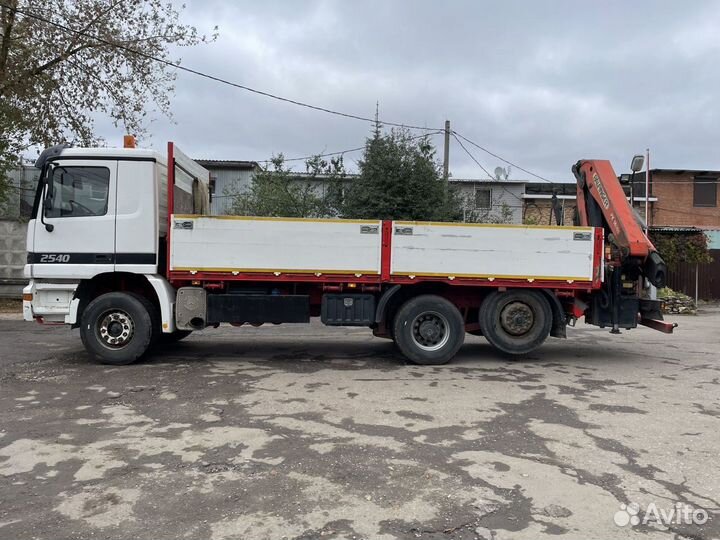 Бортовой грузовик Mercedes-Benz Actros с КМУ Palfinger, 2013