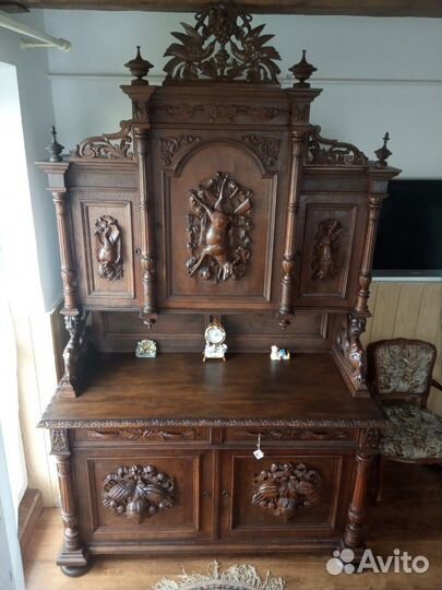 Буфет старинный Французский в охотничьем стиле