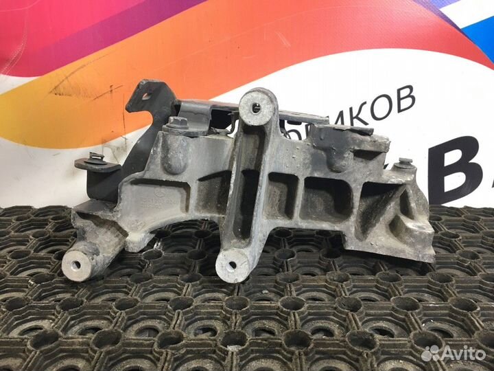 Кронштейн помпы Mercedes-Benz Actros