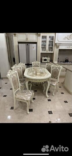 Столы и стулья