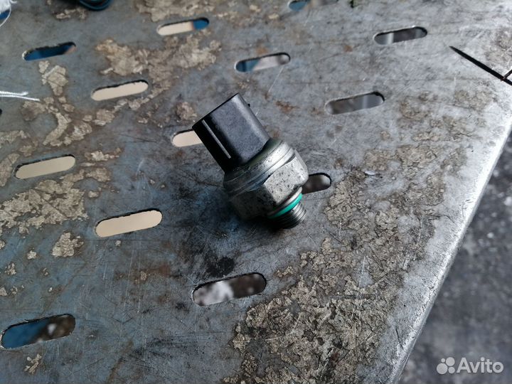 Датчик давления кондиционера BMW X4 F26 F25 F10