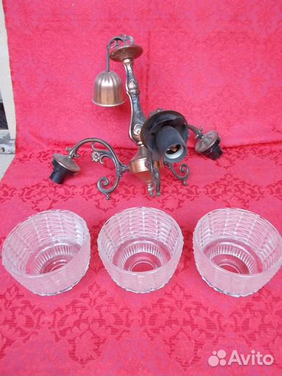 Люстра старинная. Плафоны хрустальные