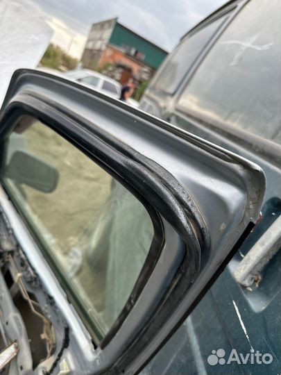 Уплотнительная резинка двери Nissan Almera n16