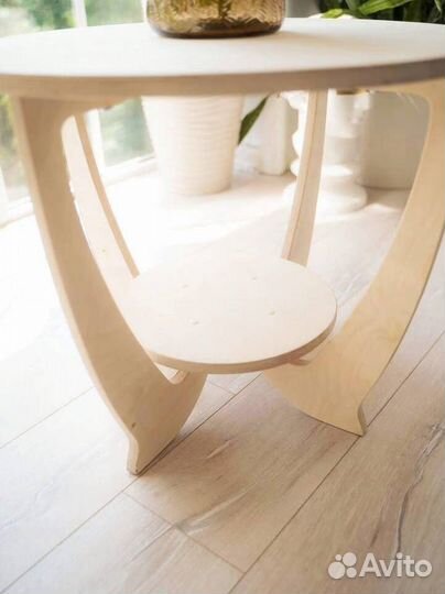 Стол из дерева