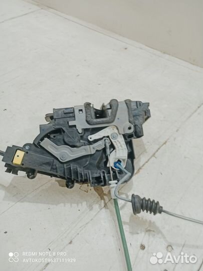 Замок двери задний левый Mercedes-Benz