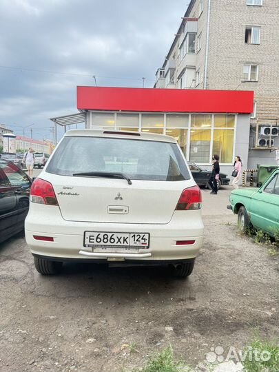 Mitsubishi Airtrek автомобили