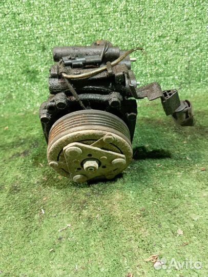 Компрессор кондиционера Mitsubishi Carisma