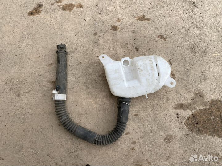 Бачок омывателя заднего стекла Pajero Sport 1