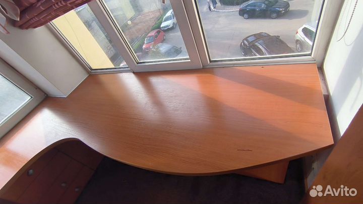 Угловой письменный стол