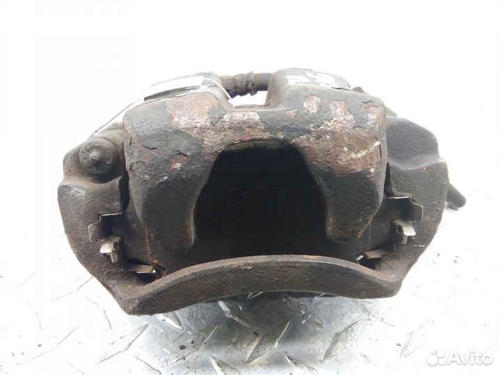 Суппорт передний правый Suzuki XL-7 1