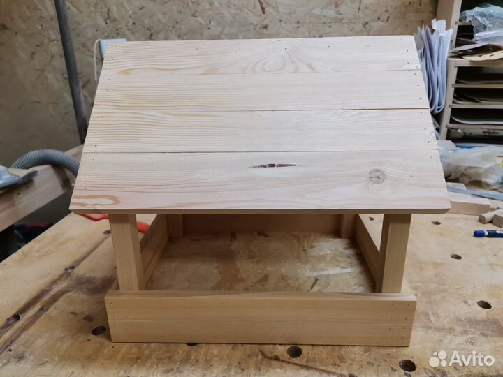 Кормушка для птиц и белок