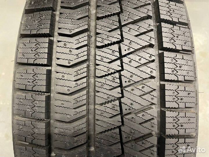 Bridgestone Blizzak Ice 225/45 R19 92S