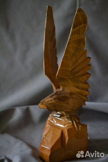 Статуэтка орел
