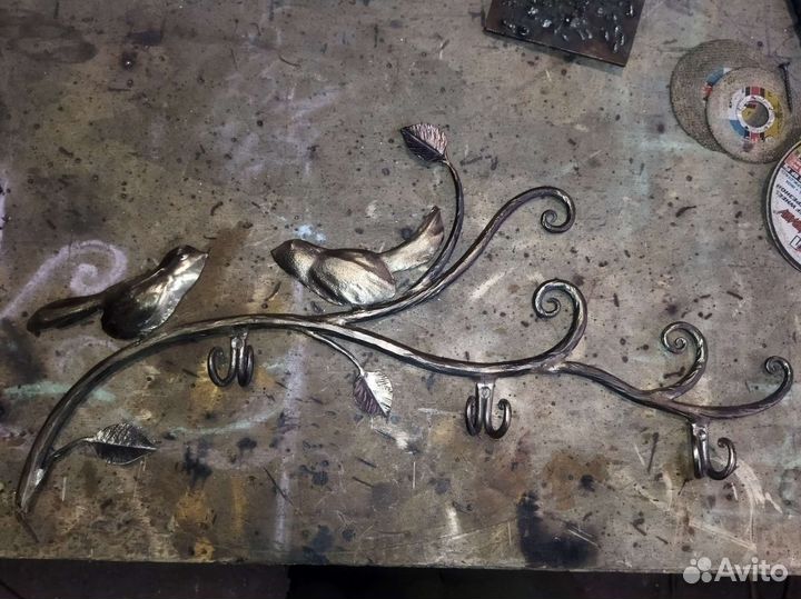 Вешалка кованая