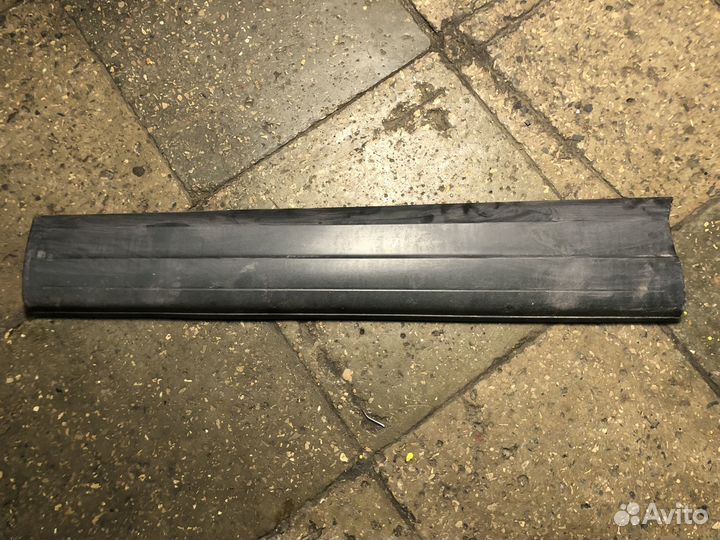 Накладка двери передней левой Volkswagen Tiguan 1