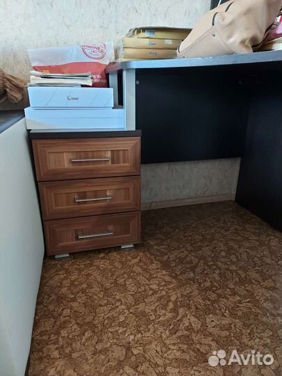 Угловая рабочая зона, стол