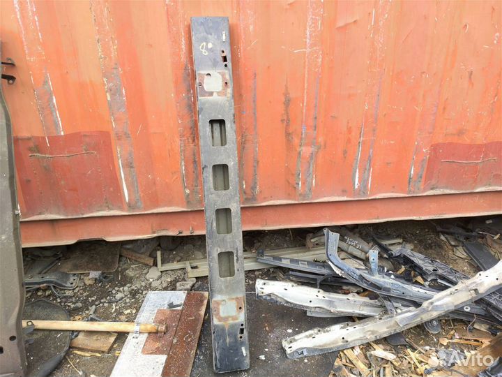 Усилитель бампера Ford Mustang